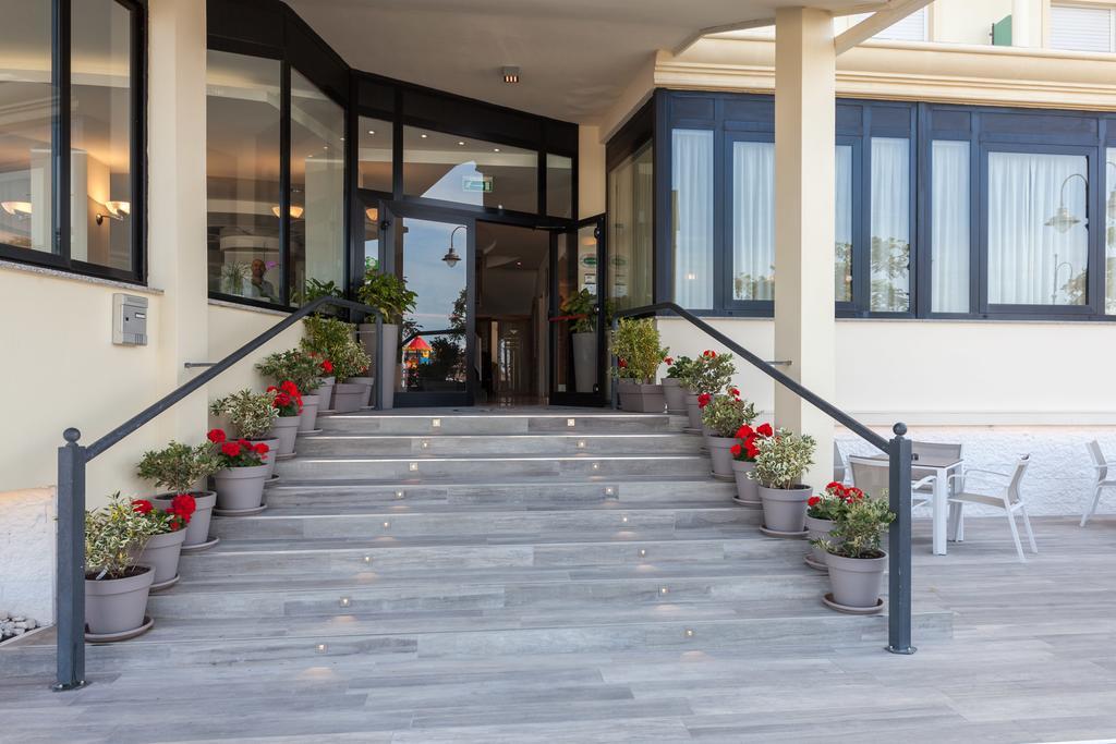 Hotel Garden Cesenatico Exterior photo